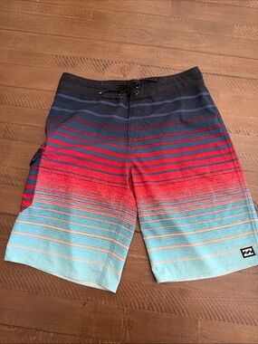 Billabong Navy Red Aqua Fade Striped Boardshorts, size 26